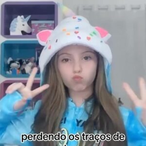 Lorena Queiroz Instagram - Mudei muito?