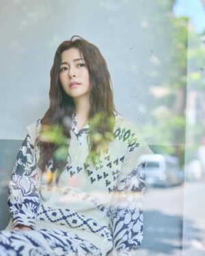 Lorene Ren Instagram - 日本旅行你最喜歡哪個城市？
我反覆想再去的就是京都了
在不同的神社寺廟走走看看
偶爾驚喜碰見穿梭在花見小路上的藝妓
春天的櫻吹雪
夏天的祇園祭
秋天的紅葉祭
冬天被白雪覆蓋的千年古都
充滿禪意
浪漫又優雅的地方
總是讓我流連忘返

每一個所到之處
都能收藏屬於當時的美好回憶
拿著pasticcino點心包
就讓我想起在京都時的舒適與寧靜
喜歡這樣透過旅行沉澱出更好的自己

有沒有哪座城市也讓你有這樣的感覺呢？
不藏私的推薦給我吧😍

#WeekendMaxMara @weekendmaxmara 
#PasticcinoBagWorldTour #PasticcinoBagTreasuresofJapan 
#giftedby 
#suppliedby