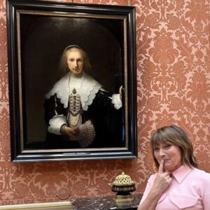 Lorraine Kelly Instagram - Is it just me or does this fine portrait in @buckinghampalace look a wee teeny tiny bit like the glorious @joelycett when he was dressed up as Queen Elizabeth the first at the @BAFTAS?? Am I wrong???
I know he will think this is a hoot !
#lookalike #doppleganger #uncanny #royal #buckinghampalace #naughty