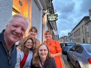 Lorraine Kelly Instagram - And then afterwards we had to go to the @oxfordbar - it’s what @beathhigh and #rebus would have wanted! What a great crowd and a proper pub with the best bar staff.  @edbookfest #edinburgh #pub #fun #happy