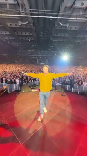 Lotte Instagram - Erfurt - wir machen das so viele Jahre und ihr kommt immer wieder ❤️‍🔥 einfach nur: DANKE! Auch großes Danke an @janplewka_official / @selig_official @musikvonlotte @yeah_baby_studio und und und und.. wir sehen uns 2024 auf dem Domplatz 🎊 euer Cluesn