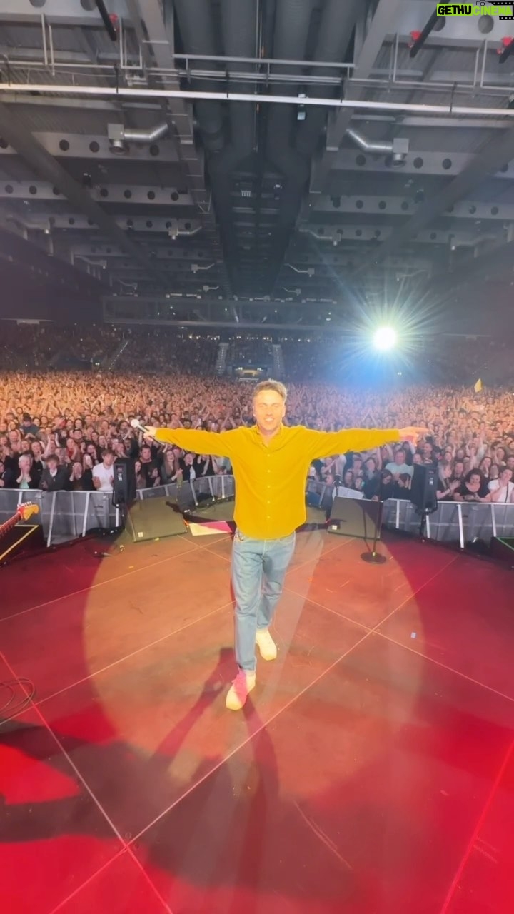 Lotte - 10.5K Likes - Erfurt - wir machen das so viele Jahre und ihr kommt immer wieder ❤️🔥 einfach nur: DANKE! Auch großes Danke an @janplewka_official / @selig_official @musikvonlotte @yeah_baby_studio und und und und.. wir sehen uns 2024 auf dem Domplatz 🎊 euer Cluesn
