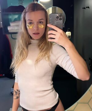 Lotte Instagram - fliegende Teilchen