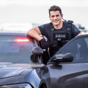Lou Ferrigno Jr. Instagram - Who's ready to get rocked by an all-new @swatcbs tonight 8/7c huh?! Let's get some!💥😎🎉
#swat #madrugada #RockerIsBack #season5 #letsgo #swatacular