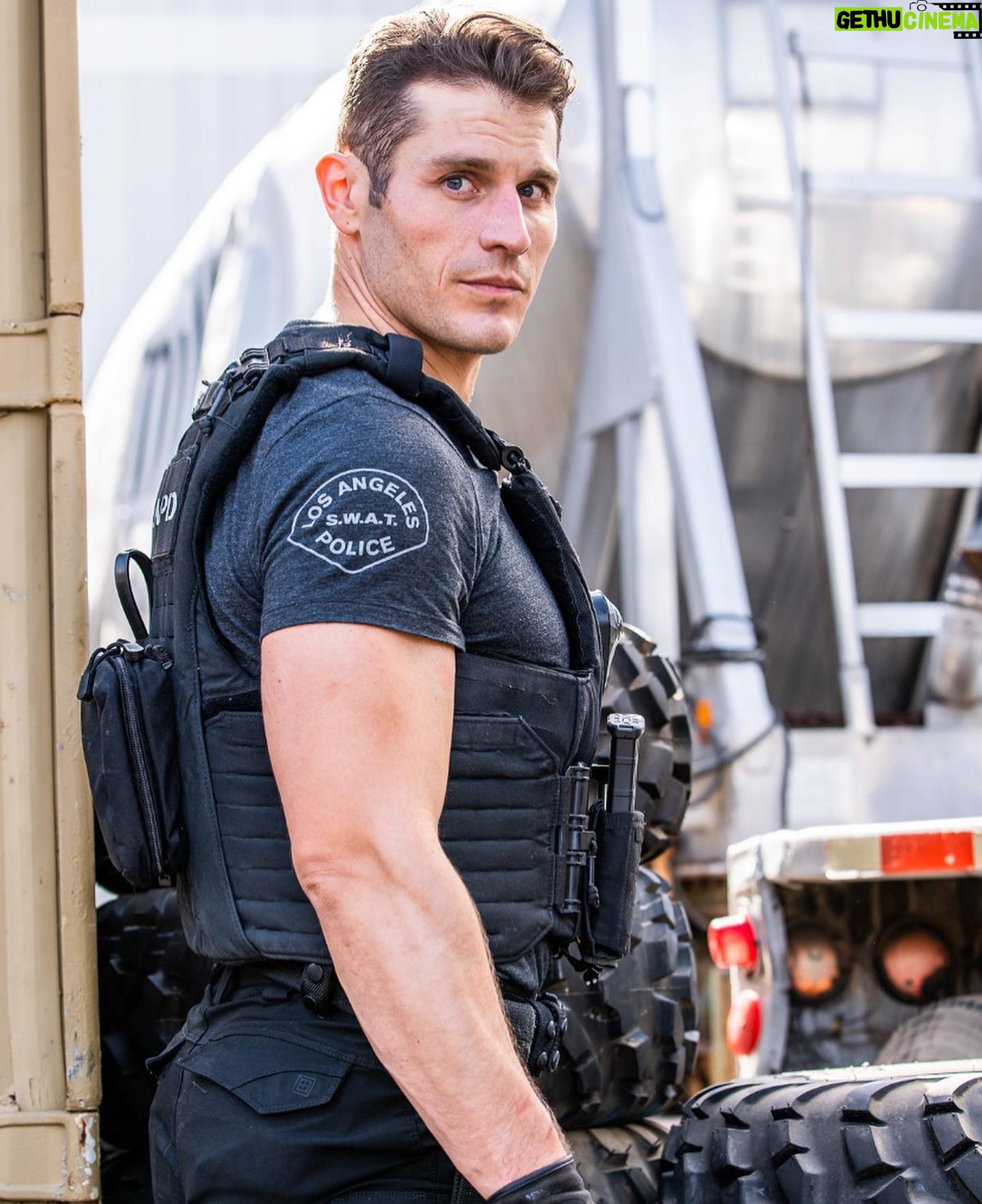 Lou Ferrigno Jr. - 5.4K Likes - Never look back... look FORWARD to a new @swatcbs TONIGHT (Wednesday) at 10p on @cbstv
🤷♂️☺️🙌📸🙏😉#tryingtolookcool #findthelens #smileoften #goofyisthenewsexy #sexydork #dorklife #swatlife #funkywink #somethinginmyeye #upsidedownfrown #actorslife #onset