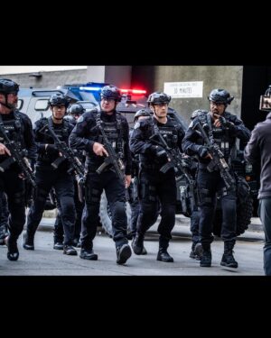 Lou Ferrigno Jr. Instagram - TONIGHT. Check out an all-new @swatcbs at 8p/7c for some friendly fun and bodacious badassery! LFG!! 😎🚨🚔🌽🕳️
Directed 🎥by @gonzalo.amat written ✍️ by #kentrotherham & #cshediizcoleman 📸:@davinophotostudio #Ep611 #Atonement #rollswat