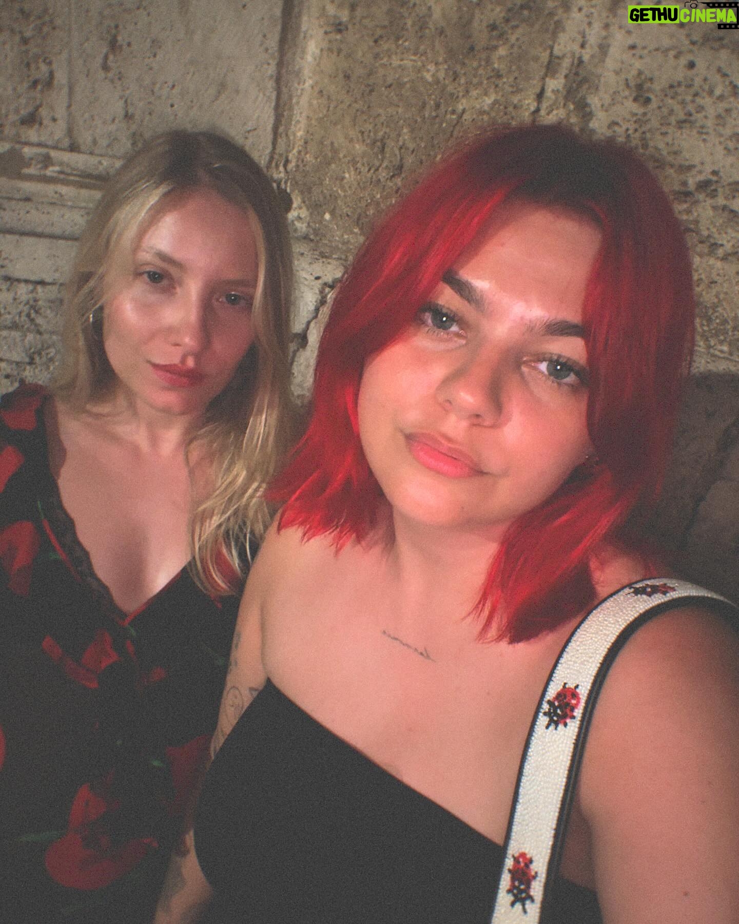 Louane Emera - 31.1K Likes - 🍷 in 🇮🇹