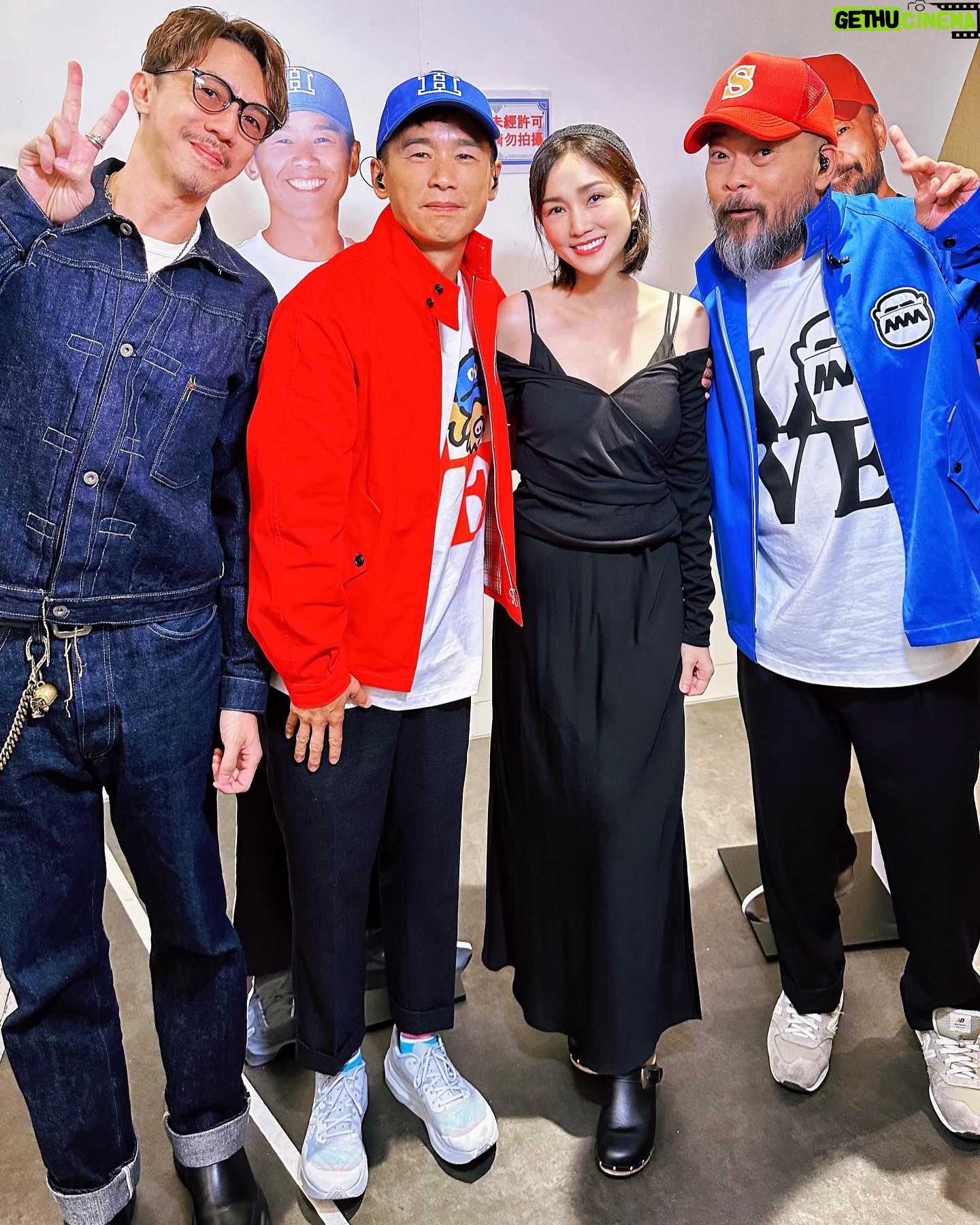 Louis Cheung - 9.1K Likes - 我諗實有無數人讚個show點樣精彩法✨👍🏼
所以都唔駛再形容😝
睇show嘅時候剩係覺得好幸福
好感激由𡃁仔到依家
一路有軟硬陪住
今晚唔止睇到好盡興
有啲位其實仲眼濕濕
Jan , 阿葛
多謝你哋♥️🥹
#軟硬天師
#其實係我哋嘅寶物
#拉闊音樂會 @cr881903