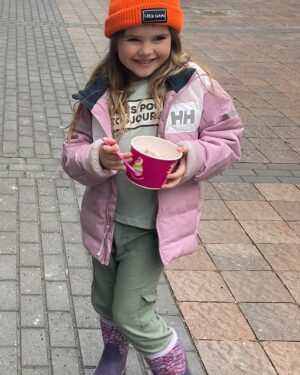 Louis-François Marcotte Instagram - C’est la fête de cette petite poulette très drôle et pétillante 🥰 
7 ans aujourd’hui 🤩
@patricia_paquin
