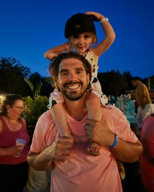 Louis-Philippe Lacroix Instagram - Le 7 août..Une date qui restera gravée dans ma tête et mon cœur à tout jamais! Déjà 3 ans à ma p’tite fille qui fait fondre mon cœur jour après jour depuis sa naissance. Continue d’être parfaite comme ça je suis chanceux et choyé d’avoir un enfant en santé comme toi! Bonne fête! Je t’aime! 

-Ton papa ❤️🫶🏼🥳

#birthday #samie04 #love #dad