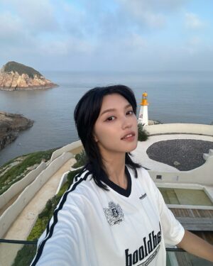 Louise Wong Instagram - Just some random pics🌊🦦🩵