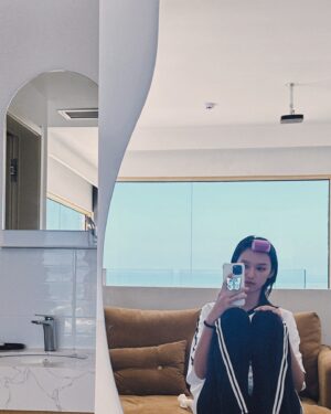 Louise Wong Instagram - Just some random pics🌊🦦🩵