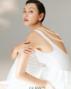Louise Wong Instagram - ‘Shell’ we Shine 🐚

@tasaki_intl 
@glassmagazine_china