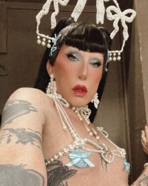 Louisianna Purchase Instagram - Pearly Dewdrops Drops ⚪️🤍⚪️

Going in the road again soon, and very excited to hit San Antonio, Portland, Seattle, Los Angeles, Chicago (3 times!), Philadelphia, Fort Worth, and lots lots more! Hope to see you bbs there!

Choker @matoro.sari Harness @creepyyeha Earringd @simonerocha_ Headpiece by me