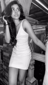Actress Lovelyn Chandrasekhar HD Instagram Photos and Wallpapers August 2024