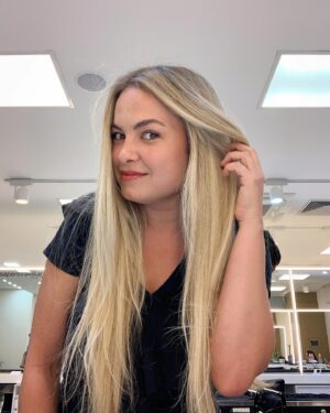 Lua Blanco Instagram - #tbt do meu dia de princesa em São Paulo com a @rosangelaaraujo no salão @1838jardimamerica, onde ela retocou o meu loiro e aparou minhas pontas! ter cabelo comprido assim só é possível com profissionais tão incríveis quanto a Ro, em quem confio cegamente há dez anos. obrigada pelo zelo e cuidado de sempre, tanto seu quanto da sua equipe, Ro! ❤️ #loirodossonhos #rosangelaaraujo #cabelo #loiro #mechas