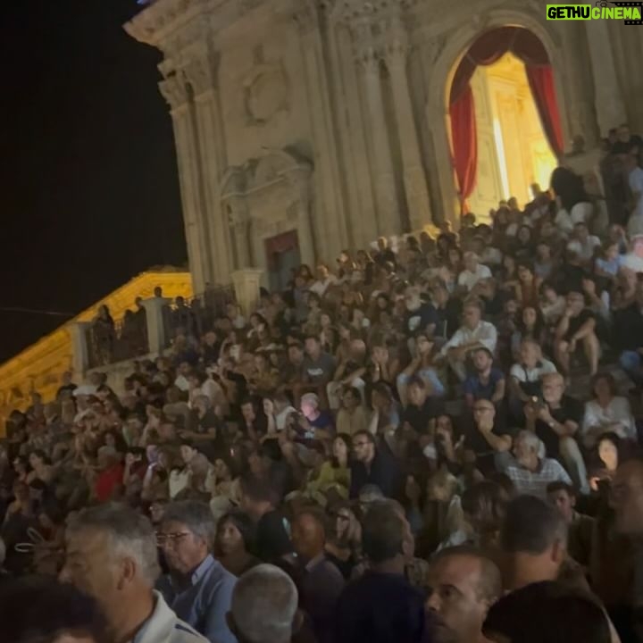 Luca Ravenna - 15K Likes - Catania potrei lavorare per la Pro Loco
1. Parrucchiere al top
2. CosƬ si inaugura unāattivitĆ
3. Seltz limone e sale (ogni cittĆ dovrebbe venderlo)
4. Passato remoto di PokĆØ
5. Shark Edicola by@vincenzovim
6. Palazzolo Acreide agghindato a festa
7. @pinksonepinkfloyd Tribute band dei Pink Floyd a Palazzolo Acreide esegue āLearning to flyā la più bella canzone dei PF
8 @alicevaleriaoliveri ripensa alla sua adolescenza a bordo piscina alla Risacca
9. Blessed by the sicilian sun
10. Regalo slogan per @tomarchio_pasticceriasiciliana
āLato mio, bene
La Tomarchio, ottimaā
šā¤ļøš