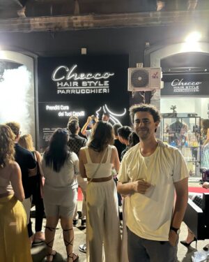 Luca Ravenna Instagram - Catania potrei lavorare per la Pro Loco
1. Parrucchiere al top
2. Così si inaugura un’attività 
3. Seltz limone e sale (ogni città dovrebbe venderlo)
4. Passato remoto di Pokè
5. Shark Edicola by@vincenzovim 
6. Palazzolo Acreide agghindato a festa
7. @pinksonepinkfloyd Tribute band dei Pink Floyd a Palazzolo Acreide esegue “Learning to fly” la più bella canzone dei PF
8 @alicevaleriaoliveri ripensa alla sua adolescenza a bordo piscina alla Risacca
9. Blessed by the sicilian sun 
10. Regalo slogan per @tomarchio_pasticceriasiciliana 
“Lato mio, bene
  La Tomarchio, ottima”

🐘❤️💙