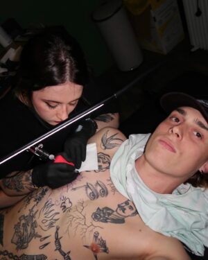 Lucas Drag Instagram - Thanks @enfantterrible.__tattoo pour le gribouillage, j’ai vraiment hâte de voir ce Projet fini 🖤🦋