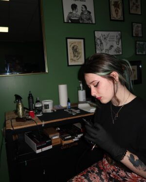 Lucas Drag Instagram - Thanks @enfantterrible.__tattoo pour le gribouillage, j’ai vraiment hâte de voir ce Projet fini 🖤🦋