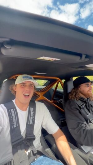 Lucas Drag Instagram - À ton avis il a capté @lucas.drag ? 🤣🤣🤣

#bmwm4gts #m4gts