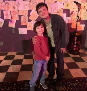 Lucas Grant Instagram - Love being part of the Schmidt & FNAF Fam ❤️

#fnaf #fnafmovie #fivenightsatfreddys #schmidtfamily #fnafgarrett #mikeschmidt #abbyschmidt #garrettschmidt #fnaffamily