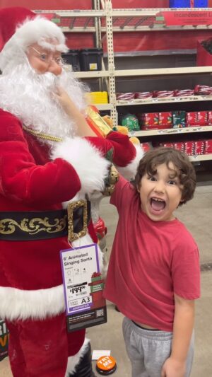 Lucas Grant Instagram - Bite of Eighty-Santa 🎅🐻🐰🦊🐤 IYKYK

#fnaf #merryfnafmas
