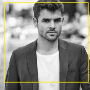 Lucas Reiber Instagram - werbung

Wer hat Lust auf Tonstudio und Schulkonzert? 🎙🎧 Ich bin ja bei Reclams Schul-Contest dabei und am Anfang kann jede Schule erstmal 2 Leute ins Rennen schicken. Die/Der GewinnerIn nimmt mit mir zusammen ein Hörbuch im Studio auf und gewinnt ein Konzert für die ganze Schule.
Ihr könnt euch jetzt bewerben.
Freu mich auf euch Leudeee!! Alle Infos in meiner bio
#linkinbio 📷 by @nilsschwarz_photography 
#reclamhoerbuecher #staytuned #schulcontest #gibdirdrama #hörbuch #streaming