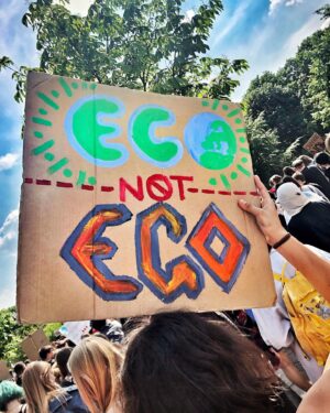 Lucas Reiber Instagram - Ich hab hier mal eine schöne Zusammenfassung für euch!!
Jeden Freitag zeigen wir so laut es geht, worum es eigentlich geht:

ECO, not EGO

und deshalb ist die Wahl am Sonntag auch eine Klimawahl, is hoffentlich klar!! 🇪🇺🌏 #lautfürsklima #klimawahl #actnow #voteclimate #govote #voteforclimate #voteforme #lautfuersklima #meinschild #europawahl19 #projecttogether #eu19