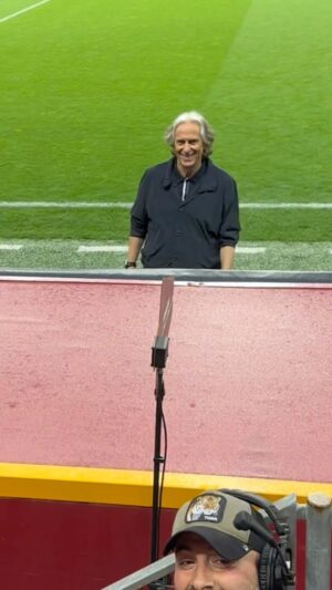 Lucas Strabko Instagram - JORGE JESUS QUER MUITO O MENGÃO!!!!!!