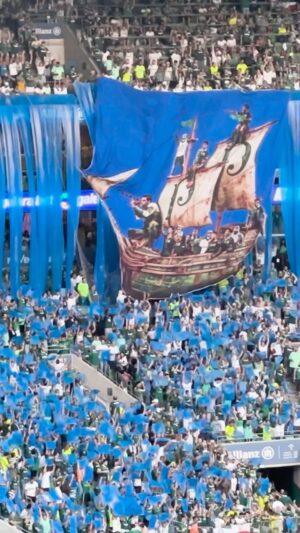 Lucas Strabko Instagram - COMO SÃO FEITOS OS MOSAICOS DE TORCIDA NOS ESTÁDIOS? Acompanhei a montagem do mosaico da @manchaverdetorcida na final do Paulistão! Quem paga? O clube ajuda? Tudo que você quer saber está no vídeo! E está demais! Tá no canaaaaal!