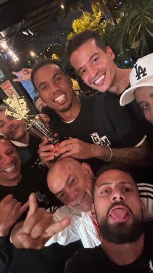 Lucas Strabko Instagram - Como são as férias dos brasileiros que jogam na Europa? Passei um dia com o fenômeno Gabriel Magalhães, do Arsenal, para te mostrar tudo! FOI ABSURDO! Vídeo acabou de sair no canal!