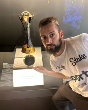 Lucas Strabko Instagram - Primeira parada: museu da FIFA na Suíça! Vim descobrir as verdades sobre os Mundiais. Vai dar bololô. Vocês saberão tudo essa semana no canal! Muito obrigado, @sportz.br!