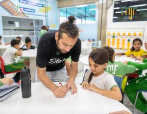 Lucas Strabko Instagram - Um dia cheio de alegria! Recebemos a visita especial do @cartolouco no Instituto Neymar Jr. 🤩✨ Agradecemos pela energia e pela simpatia com as nossas crianças. Os pequenos amaram a visita! Agradecemos por dedicar um pouco do seu tempo para conhecer nosso projeto e pelas risadas compartilhadas. Juntos, fazemos a diferença! 💚💛 

A day full of joy! We received a special visit from @cartolouco at Instituto Neymar Jr. 🤩✨ We thank you for your energy and kindness towards our children. The little ones loved the visit! Thank you for dedicating some of your time to get to know our project and for the shared laughs. Together, we make the difference! 💚💛

#institutoneymarjr #neymarjr #projetosocial #cartolouco