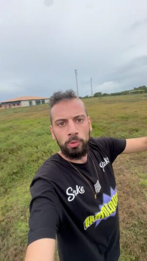Lucas Strabko Instagram - Há 10 anos do 7x1, voltamos a Santa Cruz Cabrália, na Bahia, onde a Alemanha ficou na Copa de 2014. O tal legado alemão ficou assim… Não teve doações, nem nada prometido. Vídeo completo já está no Canal Cartoloucos!