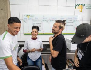 Lucas Strabko Instagram - Um dia cheio de alegria! Recebemos a visita especial do @cartolouco no Instituto Neymar Jr. 🤩✨ Agradecemos pela energia e pela simpatia com as nossas crianças. Os pequenos amaram a visita! Agradecemos por dedicar um pouco do seu tempo para conhecer nosso projeto e pelas risadas compartilhadas. Juntos, fazemos a diferença! 💚💛 

A day full of joy! We received a special visit from @cartolouco at Instituto Neymar Jr. 🤩✨ We thank you for your energy and kindness towards our children. The little ones loved the visit! Thank you for dedicating some of your time to get to know our project and for the shared laughs. Together, we make the difference! 💚💛

#institutoneymarjr #neymarjr #projetosocial #cartolouco