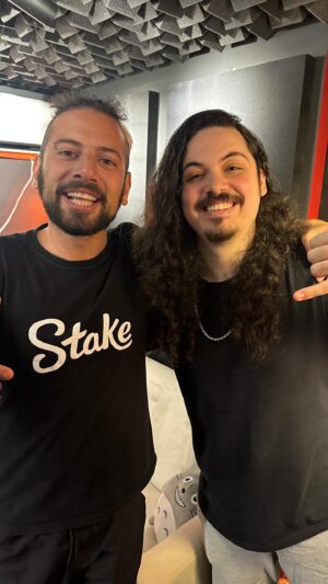 Lucas Strabko Instagram - Gustavo Machado, o dublador do futebol. Qual time ele torce? Como dubla com a boca tampada? Já brigou com jogador? Você assiste tudo no Canal Cartoloucos! O vídeo está bom demaaaais!