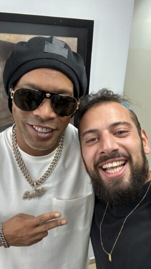 Lucas Strabko Instagram - Nunca tinha visto o Ronaldinho assim! Nunca achei que a volta do 100 perguntas seria desse jeito! Ronaldinho foi sincero demais ao falar que vai abandonar o Brasil como torcedor nessa CONMEBOL Copa América™️! Você pensa igual a ele? Vai lá assistir o 100 perguntas completo no canal!