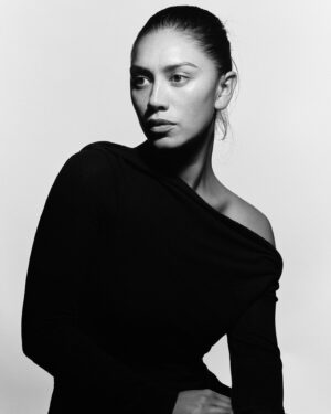 Luciane Buchanan Instagram - I met my neighbour about a month ago when our power went out. We were in full on crisis mode running around trying to figure it out - bloody New York shit 😂 Turns out he was paying my bill, I was paying the apartment across from us and they were paying his. It was a mess. Anyway, he’s such a talented photographer and we jammed the other day. I told him I HATE taking photos, and I turn up with boofy hair, no make up and a whole block Whitakers chocolate from home 😂 Thank you again for making me comfortable in front of the lens and these dope pics!!! @dimitrimais you’re the coolest 🤙🏽