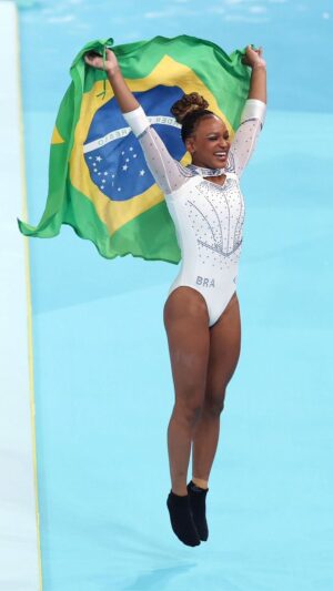 Luciano Huck Instagram - É OURO! É DO BRASIL🇧🇷🥇

A Rebeca de 14 anos atrás não imaginava que chegaria tão longe, mas hoje é a atleta brasileira com maior número de medalhas. 

Obrigado por não ter desistido dos seus sonhos! Obrigado pela sua dedicação ao esporte!♥️