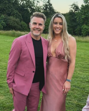 Lucie Jones Instagram - Got the memo 🩷👚 @officialgarybarlow 
👗 @asos