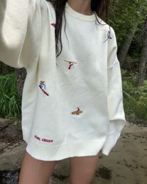 Lucie Rhéaume Instagram - Doux souvenirs d’un 2 minutes avant de réaliser que j’étais sur une plage ✨partiellement✨ nudiste en voyant un Jean-Jacques qui profitait au max de sa retraite pour faire du paddleboard flambant nu hahahah. Qui ici est déjà allé au Lake Willoughby?

Je VIS pour les moments d’été improvisés comme ce roady inattendu (incluant ces surprises étranges qui font rire) et si t’es down de continuer à collectionner tes doux souvenirs cet été toi aussi - on se voit lors de notre tournée estivale dans plus de 18 villes au travers du Québec (swipe pour voir l’horaire complet)?🚌🤭🤸‍♀️