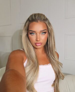 Lucinda Strafford Instagram - home.. for now💭✨🤍

Search 36DGK to shop my trendies picks on @shein_gb @sheinofficial and use discount coupon LS24Q3 for 15% OFF🧚 Product ID - 32035652 #SHEINforAll #SHEINsummersale #ad