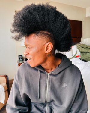 Lucky Daye Instagram - The hangtime is unusual 🤯🍀