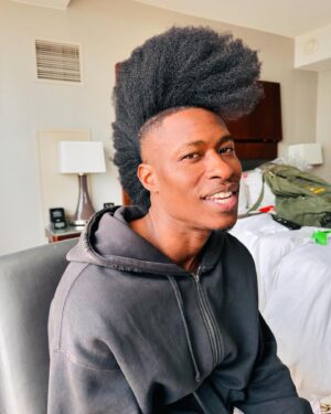 Lucky Daye Instagram - The hangtime is unusual 🤯🍀