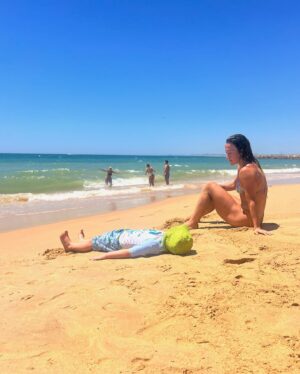 Lucy Bronze Instagram - Bronze holiday 🇵🇹 🐠