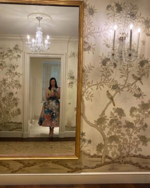 Lucy Liu Instagram - Best Mother’s Day gift - being in the Rose Garden, standing with VP Kamala Harris, and introducing President Joe Biden! Sharing this moment with my little one by my side was the cherry on top. 🤗 Thank you for inviting us to this unforgettable event celebrating AANHPI Heritage month. My heart is bursting with pride.

👗: @marykatrantzou
👠: @aldo_shoes
💎: @nadineaysoyjewellery
👛: @rogervivier
🪡: @bkgritz
Styling: @sarahslutsky