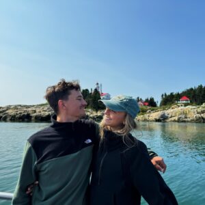 Ludivine Reding Instagram - Célébrer 5 ans d’amour dans un des plus beaux endroits au Québec 💙
Merci à l’ @auberge_sur_mer pour l’accueil avec nos chiens 🐶