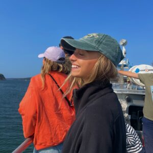 Ludivine Reding Instagram - Célébrer 5 ans d’amour dans un des plus beaux endroits au Québec 💙
Merci à l’ @auberge_sur_mer pour l’accueil avec nos chiens 🐶