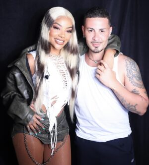 Ludmilla Instagram - Obrigado meu amor, você é gigante demais e eu te admiro mttt. Somos amigos desde do meu começo, não precisamos estar juntos o tempo inteiro, masss você sabe, a gente sabe ♥️
